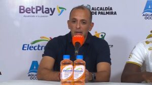 Pablos, el técnico de Llaneros FC, en la Rueda de Prensa, una vez finalizado el partido, muy confiado en asender al Equipo.