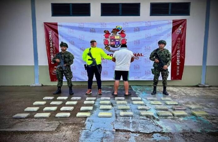 ejercito_captura_sujeto_incauta_droga_durante_combate__meta-24