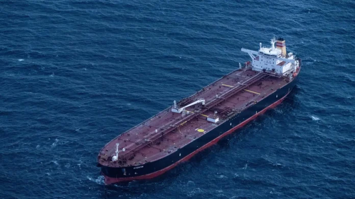 Trump permite a un petrolero ruso llegar a Cuba