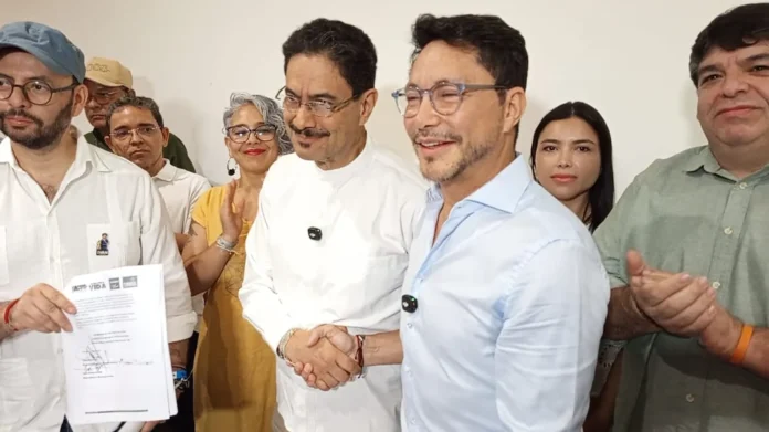 Caicedo respalda a Iván Cepeda: Firma acuerdo entre Iván Cepeda y Carlos Caicedo